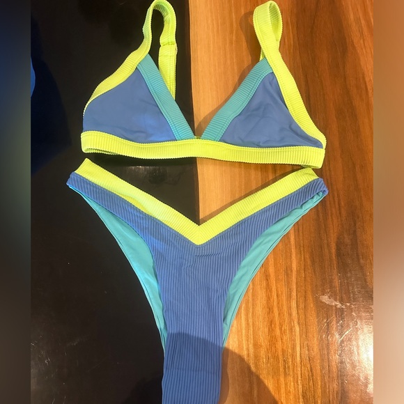 One one Swim Bikini - Picture 1 of 4